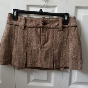 Light brown wool/polyester mini skirt.